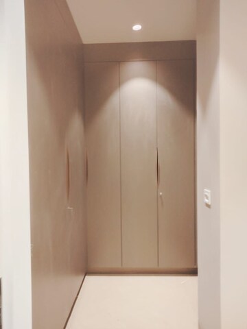 Room in 3 BHK Builder Floor at DLF Atria, Dlf Phase ii – for Rent