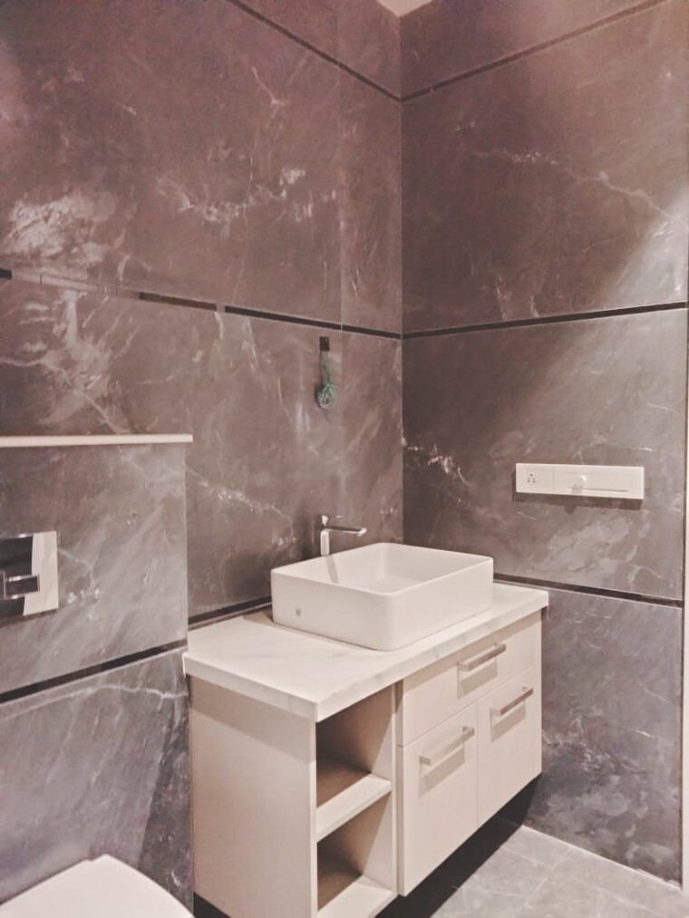 Bathroom, dlf-atria 3 Bedroom 250 Sq.Ft. Builder Floor In Dlf Phase ii Gurgaon 9491155