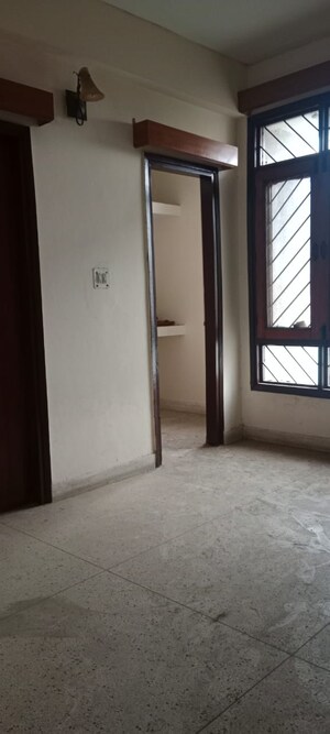 Room in 2.5 BHK Apartment at Omaxe New Heights, Sector 78 – for Sale