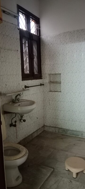 Bathroom in 2.5 BHK Apartment at Omaxe New Heights, Sector 78 – for Sale