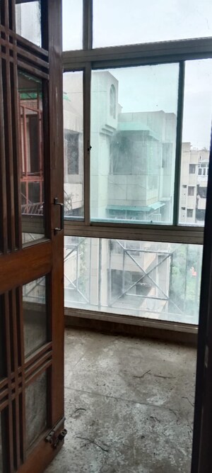 Room in 2.5 BHK Apartment at Omaxe New Heights, Sector 78 – for Sale