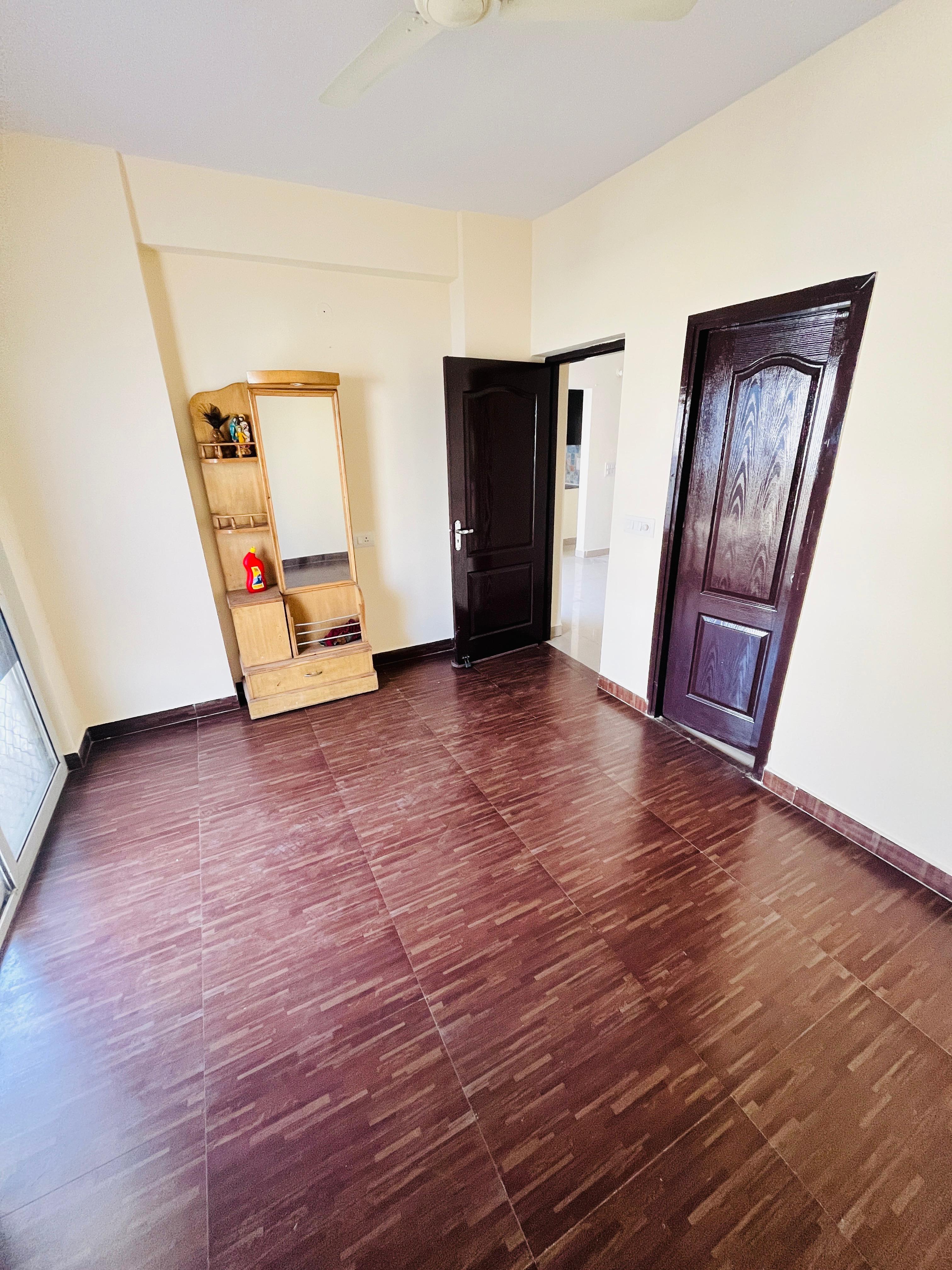 4 BHK + Servant Room Apartment For Rent in VVIP Addresses