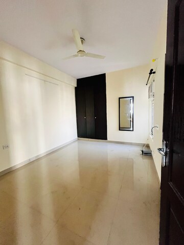 Room in 4 BHK Apartment at VVIP Addresses, Raj Nagar Extension – for Rent