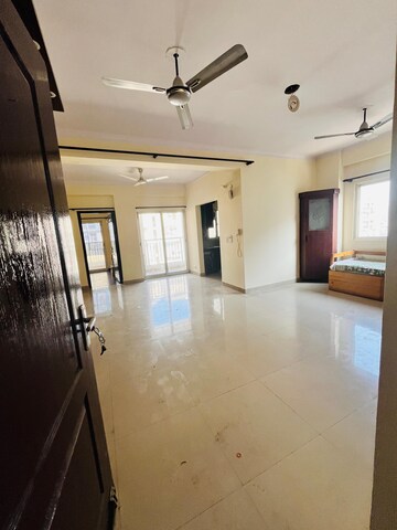 Room in 4 BHK Apartment at VVIP Addresses, Raj Nagar Extension – for Rent