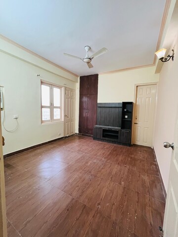 Room in 4 BHK Apartment at VVIP Addresses, Raj Nagar Extension – for Rent