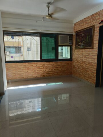 Room in 1 BHK Apartment at Karvir CHS, Dahisar East – for Rent