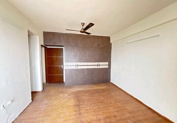 Room in 3 BHK Apartment at Tulip Violet, Sector 69 – for Rent