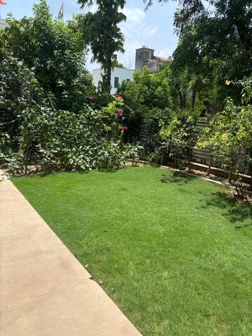 6 BHK Villa – Garden View at Jaypee Greencrest Homes, Jaypee Greens Sports City - for Sale