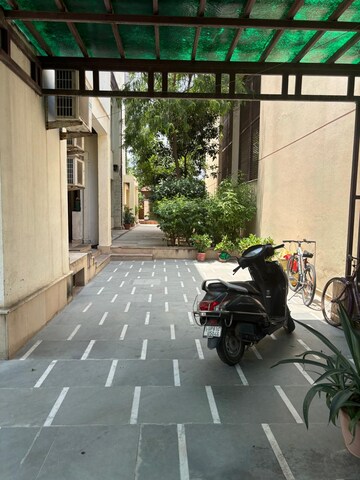 Parking in 6 BHK Villa at Jaypee Greencrest Homes, Jaypee Greens Sports City – for Sale