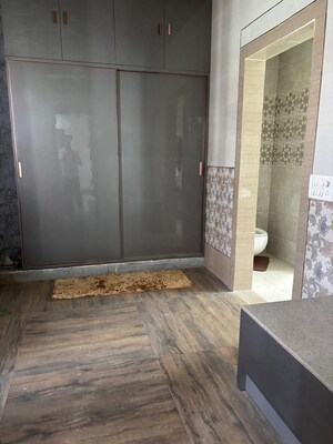 Room in 6 BHK Villa at Jaypee Greencrest Homes, Jaypee Greens Sports City – for Sale