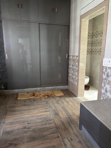 Room in 6 BHK Villa at Jaypee Greencrest Homes, Jaypee Greens Sports City – for Sale