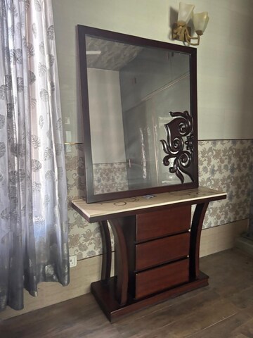 Room in 6 BHK Villa at Jaypee Greencrest Homes, Jaypee Greens Sports City – for Sale