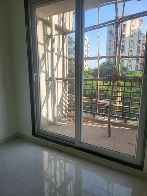 Room in 3 BHK Apartment at Lodha Sterling, Kolshet Road – for Rent