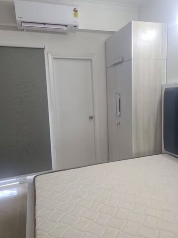 Room in 3 BHK Apartment at Gaur City 2 - 14th Avenue, Sector 16c Greater Noida – for Rent