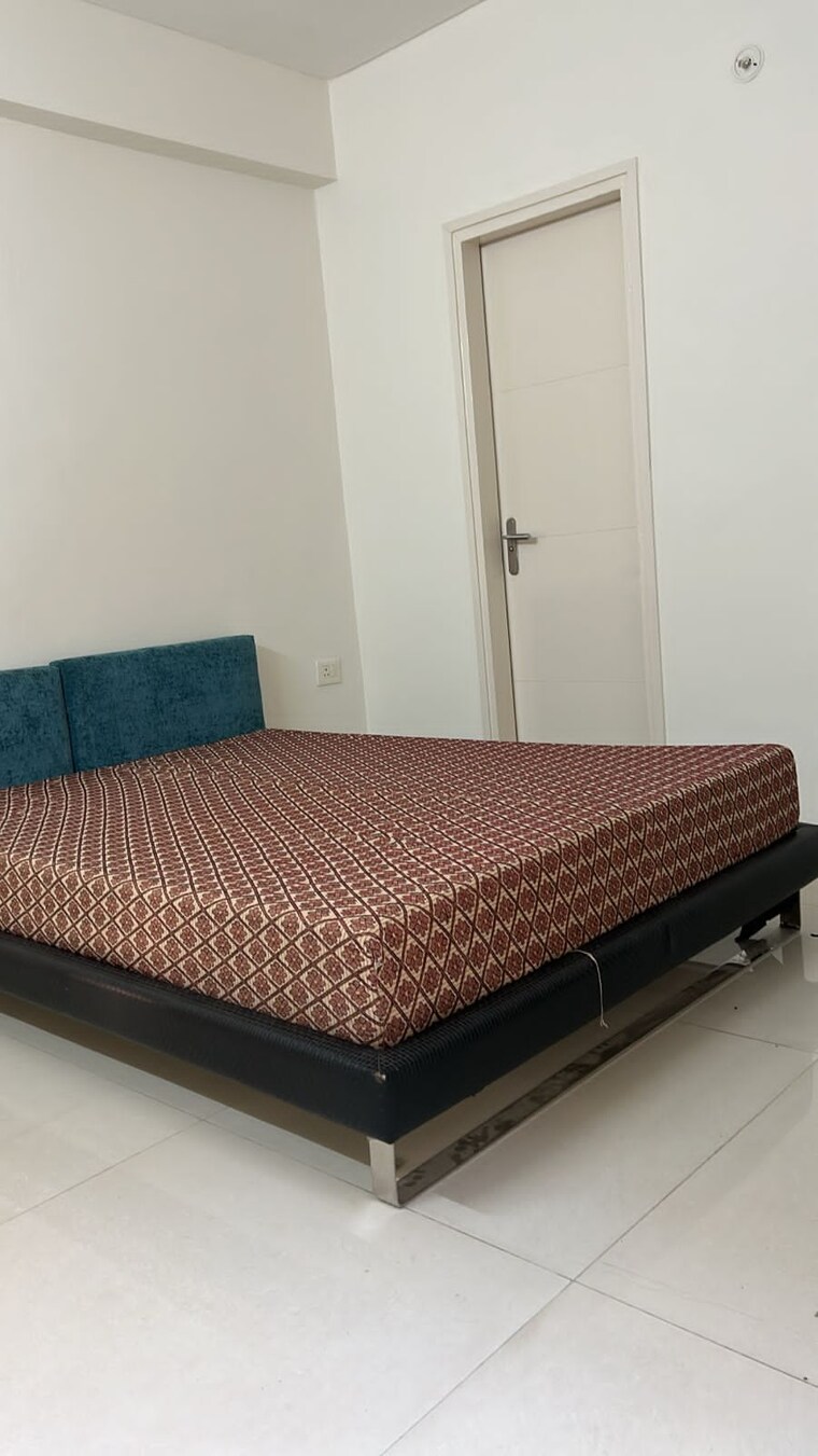 Bedroom, tulip-violet 4 Bedroom 2010 Sq.Ft. Apartment In Sector 69 Gurgaon 9492691