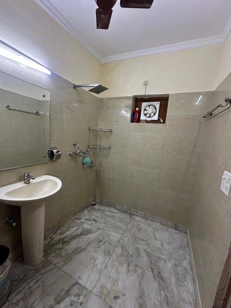 Bathroom, sector 45 2 Bedroom 1080 Sq.Ft. Builder Floor In Sector 45 Gurgaon 9492747
