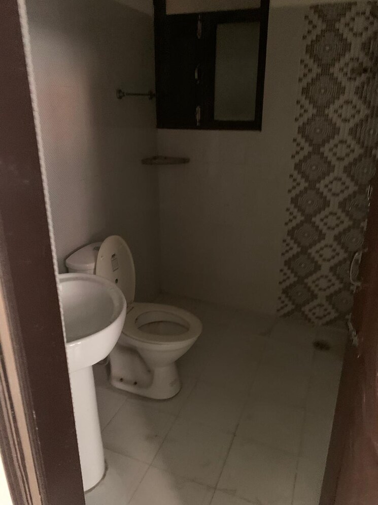 Bathroom, barnala-riverdale-apartments 3 Bedroom 1880 Sq.Ft. Apartment In Patiala Road Zirakpur 9492791
