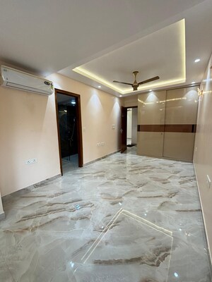 Room in 3 BHK Apartment at Vasant Kunj – for Sale