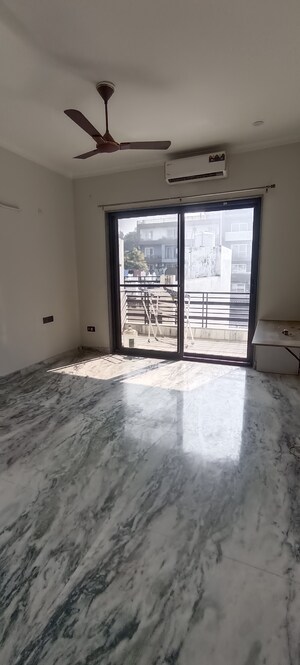 Room in 3.5 BHK Builder Floor at Vastu Apartments, Sector 55 – for Rent