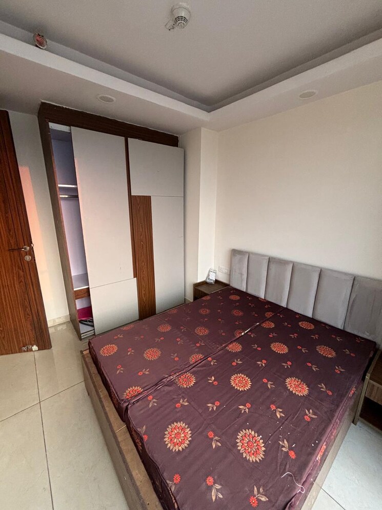 Bedroom, maya-garden-city 1 Bedroom 610 Sq.Ft. Apartment In Lohgarh Zirakpur 9492800