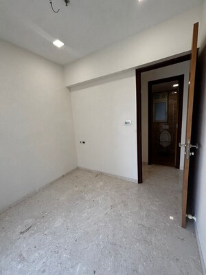 Room in 2.5 BHK Apartment at Ekta Tripolis, Goregaon West – for Rent