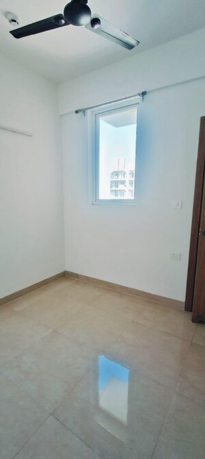 Room in 2 BHK Apartment at Gaurs Siddhartham, Siddharth Vihar – for Rent