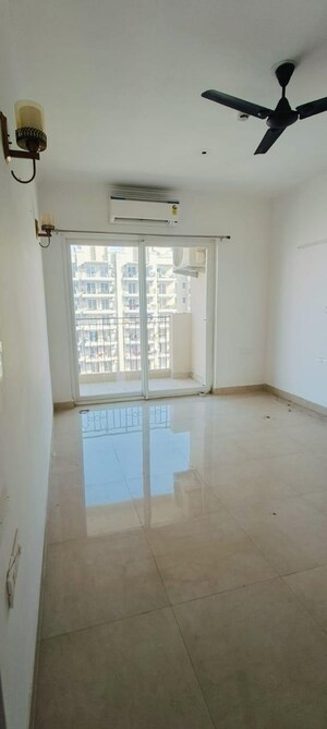 Room in 2 BHK Apartment at Gaurs Siddhartham, Siddharth Vihar – for Rent
