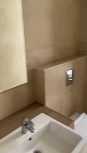 Room in 4 BHK Apartment at Em Bypass – for Rent