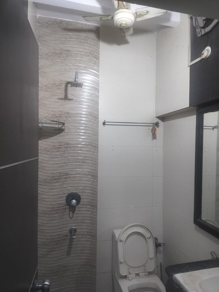 Bathroom, east of kailash 2 Bedroom 1200 Sq.Ft. Builder Floor In East Of Kailash Delhi 9492854