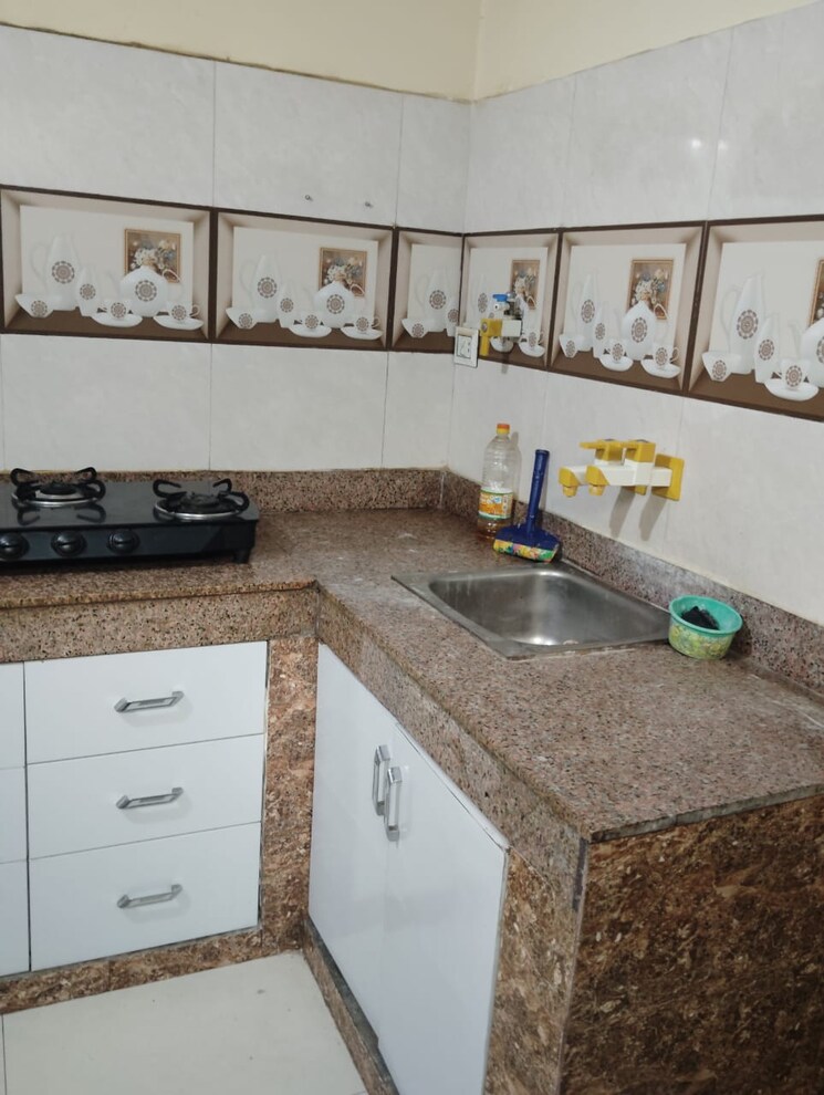 Kitchen, sector 17 1.5 Bedroom 800 Sq.Ft. Builder Floor In Sector 17 Faridabad 9492886