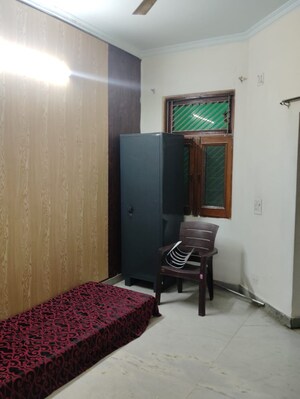 Hall in 1.5 BHK Builder Floor at Sector 17 – for Rent
