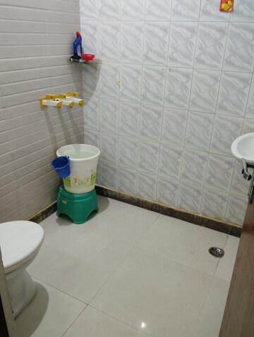 Bathroom in 1.5 BHK Builder Floor at Sector 17 – for Rent