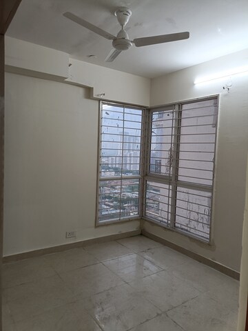 Room in 2 BHK Apartment at Signature Global Prime, Sector 63a – for Rent