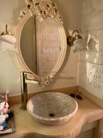 Bathroom in 4 BHK Apartment at Maker Tower, Cuffe Parade – for Sale