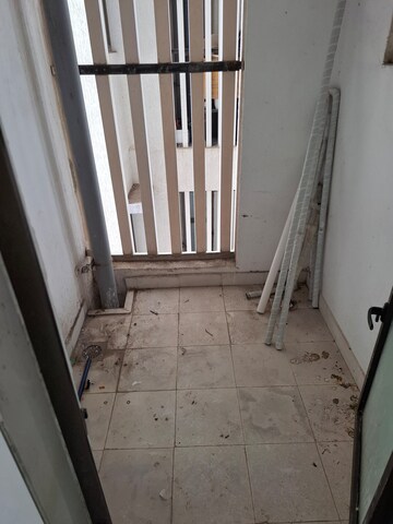  2 BHK Apartment at Dosti Vijeta, Vartak Nagar – for Sale