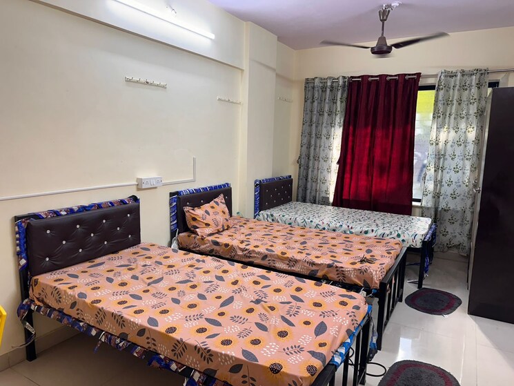 Bedroom, naupada Pg For Boys & Girls In Naupada 9492945