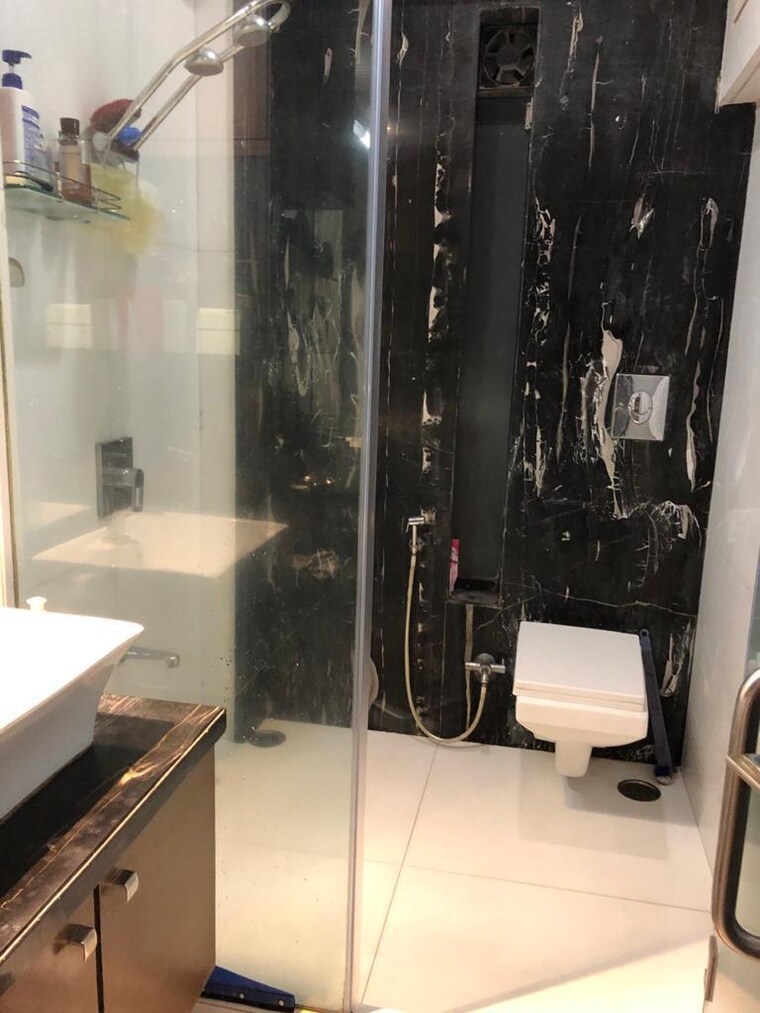 Attached Bathroom, tata-petit-towers 4 Bedroom 3000 Sq.Ft. Apartment In Peddar Road Mumbai 9492955