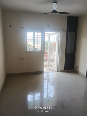 Room in 3 BHK Apartment at Nandakini Alaknanda Estate, Amar Shaheed Path – for Rent