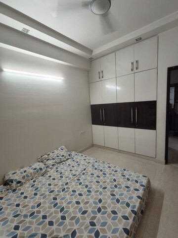 Bedroom in 2.5 BHK Apartment at Mayur Vihar Phase 1 Extension – for Rent