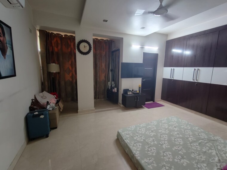 Room, mayur vihar phase 1 extension 2.5 Bedroom 1050 Sq.Ft. Apartment In Mayur Vihar Phase 1 Extension Delhi 9493080