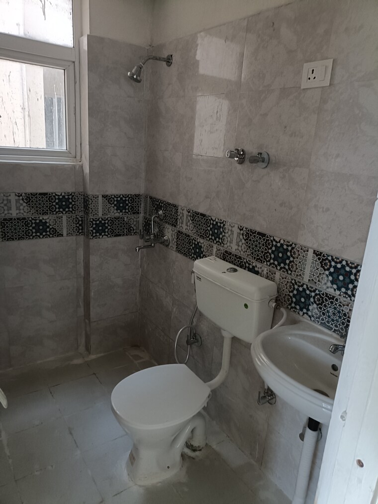 Bathroom, signature-global-prime 2 Bedroom 834 Sq.Ft. Apartment In Sector 63a Gurgaon 9493086