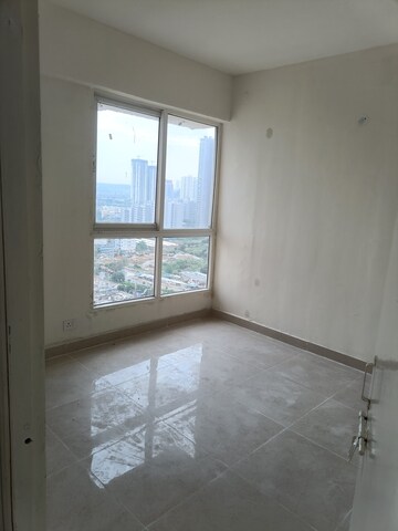 Room in 2 BHK Apartment at Signature Global Prime, Sector 63a – for Rent