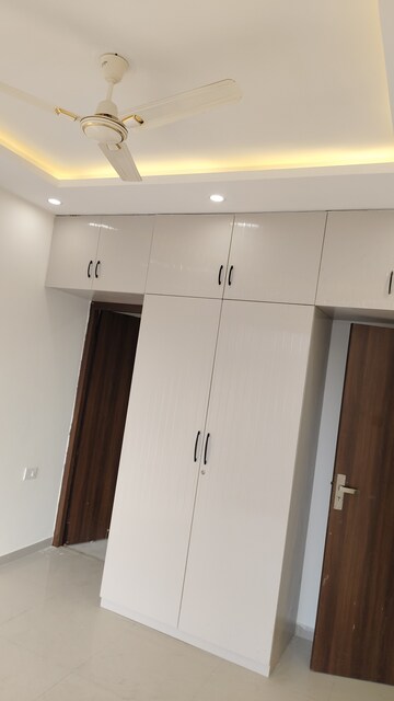 Furnished Amenities in 2 BHK Apartment at Pyramid Pride, Sector 76 – for Rent