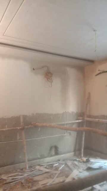 Furnished Amenities in 4 BHK Builder Floor at Nehru Nagar Iii – for Sale