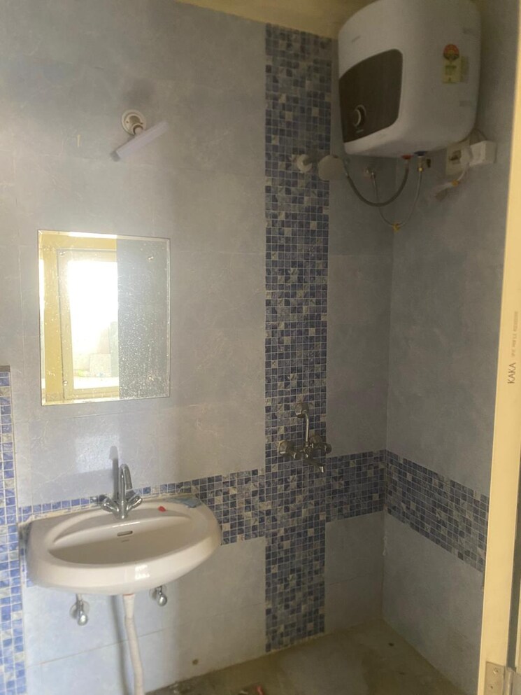 Bathroom, k-m-apartments 2 Bedroom 1300 Sq.Ft. Apartment In Sector 3 Dwarka Delhi 9493169