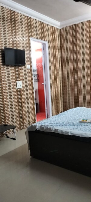Bedroom in 2.5 BHK Apartment at Ratnakar CHS, Andheri West – for Rent