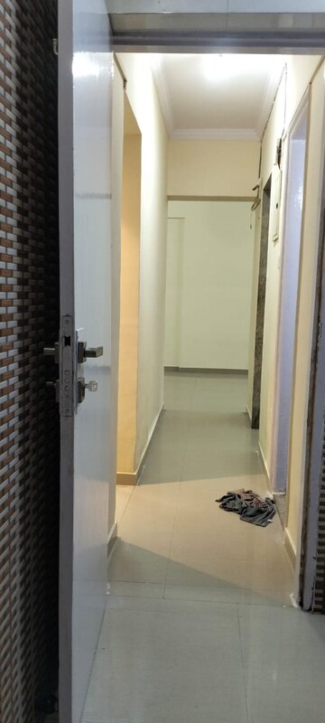 Bedroom in 2.5 BHK Apartment at Ratnakar CHS, Andheri West – for Rent