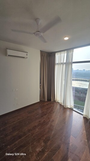 Furnished Amenities in 3 BHK Apartment at Piramal Mahalaxmi, Mahalaxmi – for Rent