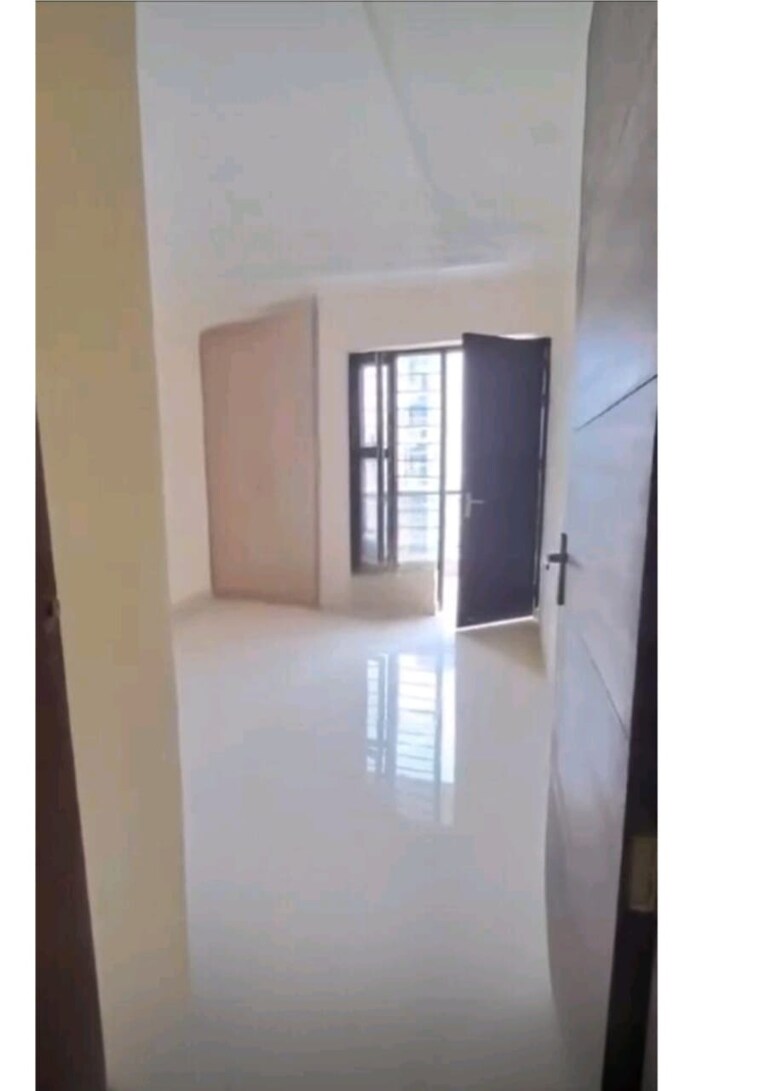Room, puri-kohinoor 3 Bedroom 150 Sq.Ft. Apartment In Sector 89 Faridabad 9493216