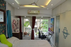 2 BHK Apartment For Rent in Vile Parle West